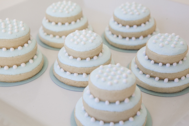 SomethingTurquoise-DIY-stacked-wedding-cake-cookies_0002